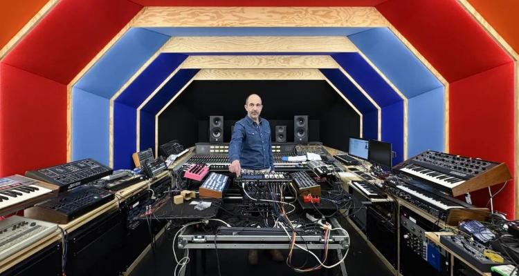 Fransız Prodüktör Étienne de Crécy'in Yeni Albümü Warm Up Yayında!